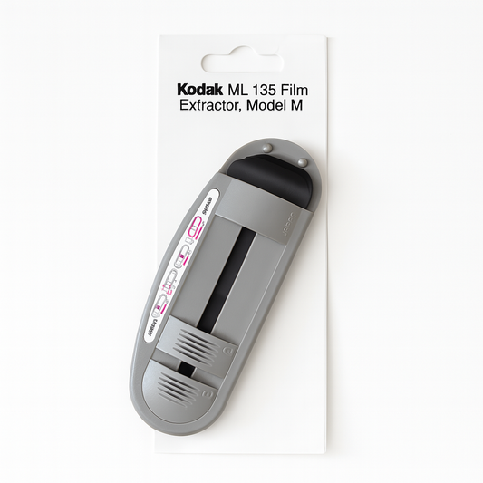 Kodak ML‑135 Film Extractor Model M – Extrae la punta del rollo 35 mm sin riesgos.